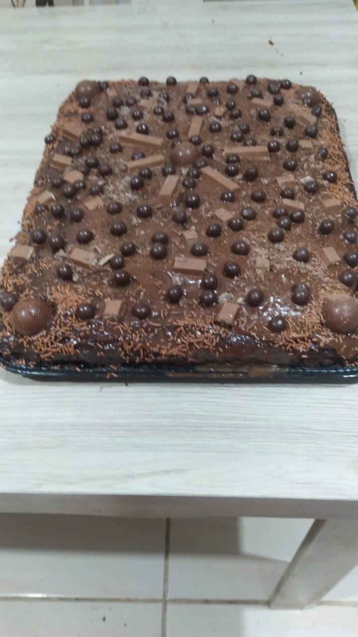 Bolo de chocolate com granulado