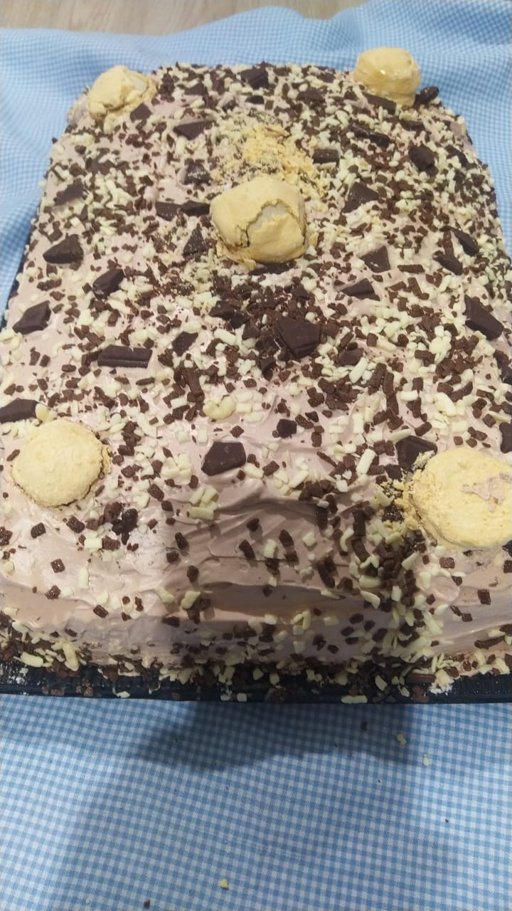 Bolo de prestígio com brigadeiro